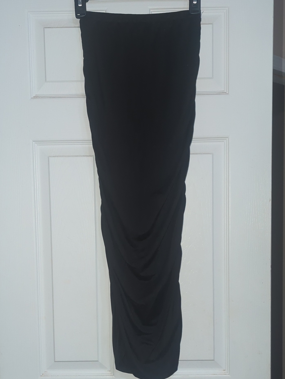 Rouged Side Long Black Skirt